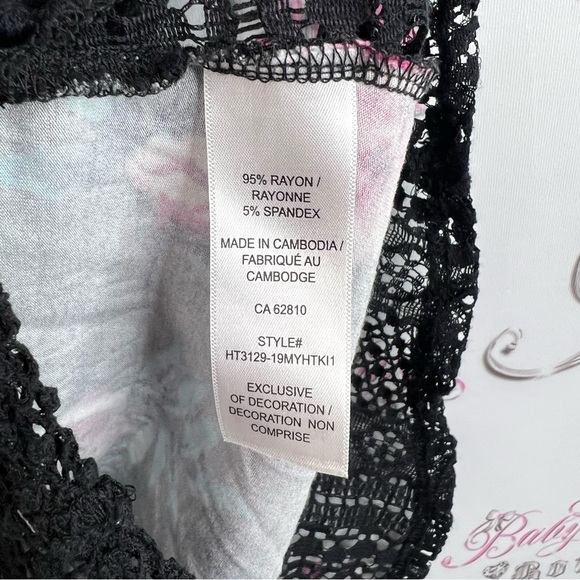 Ricki’s tshirt crochet back ink blue white Floral Black Top with Lace Trim - Picture 9 of 11